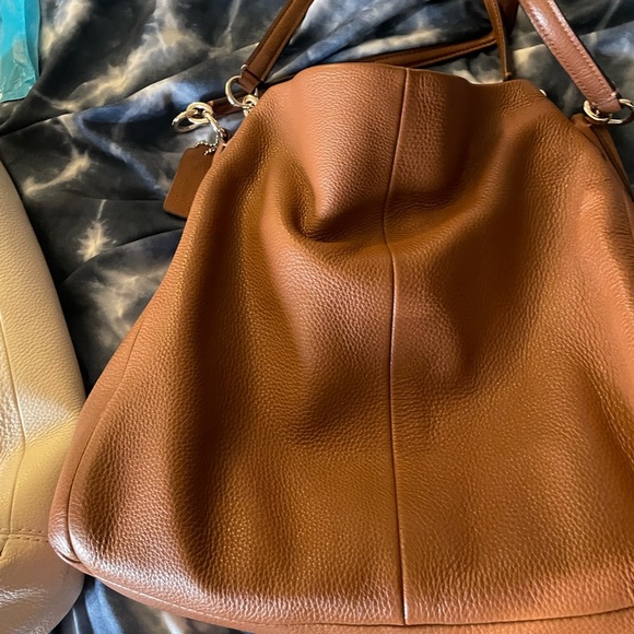 New coach purse. - Picture 2 of 3